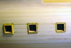 выступающие края обработать надфилем