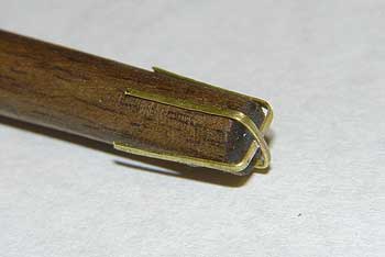 Из тонких полосок латуни паяем крестик