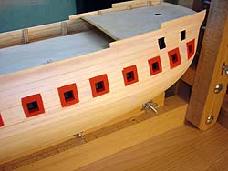 покрасил порты с одного борта