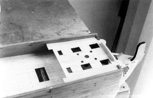 Планширь, переход с релинга главной палубы на фордек