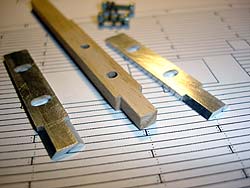 Две металлических пластины