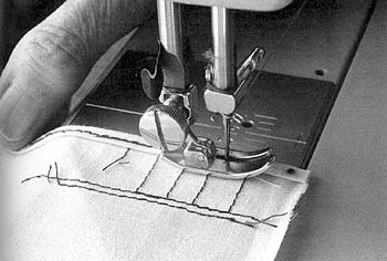 Прошивка шкаторины на машинке