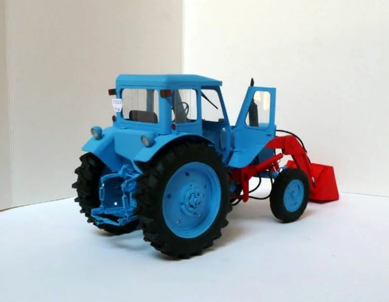 Модель из картона тракторы (2 модели)