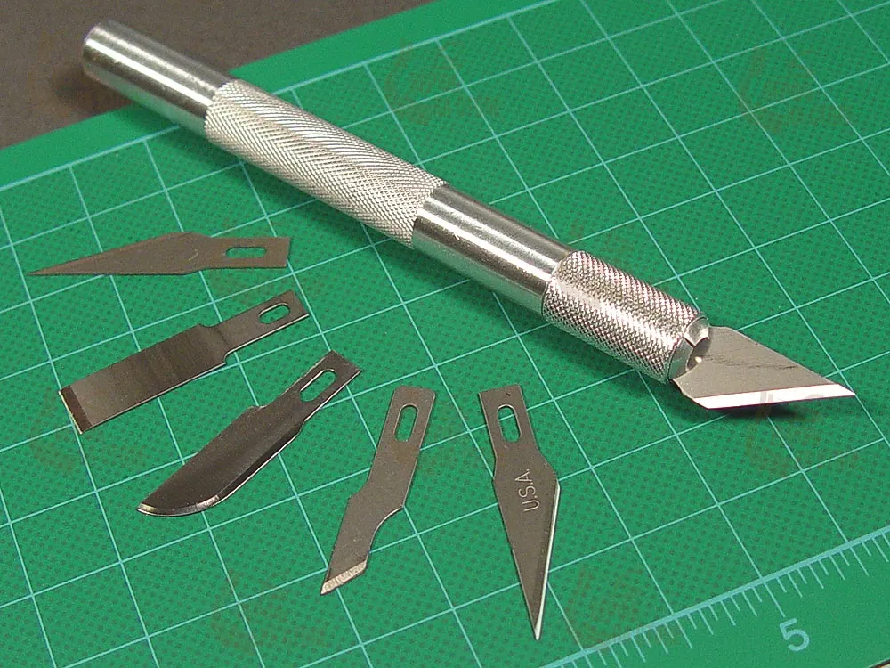 Нож N2 и набор из пяти разных лезвий