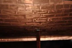 фрагмент обшивки корпуса медными пластинами