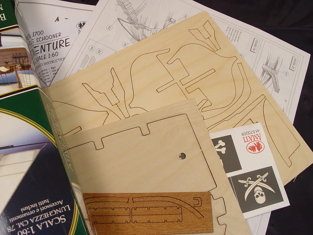 Пиратская шхуна (Adventure pirate schooner) + (Полный набор инструментов, клея и краски)