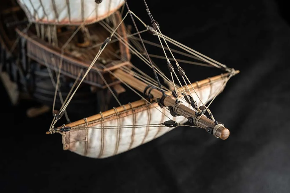 Santa Maria + паруса, подставка и стапель