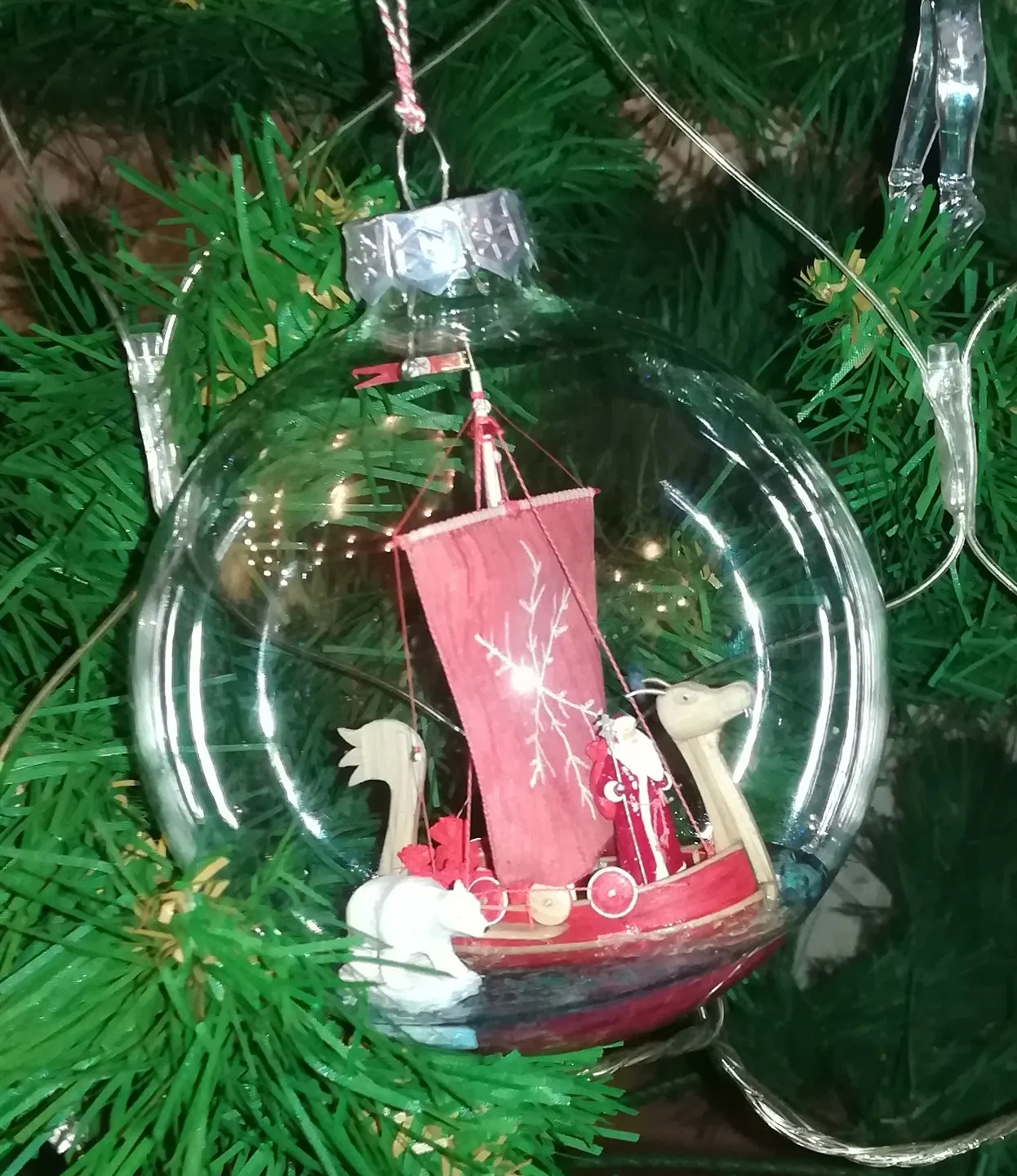 Модель корабля композиция в елочном шаре “Дед Мороз везет подарки”  - Верфь на Столе