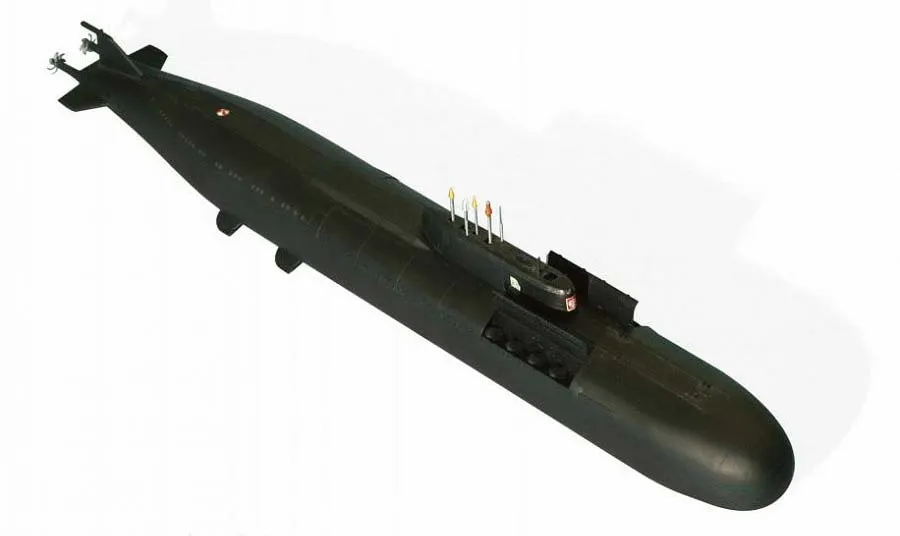 Российский атомный подводный ракетный крейсер К-141 "Курск" (подарочный набор)