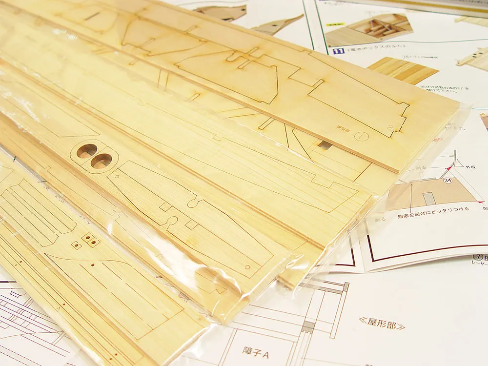 деревянная модель парусника Yakatabune с подсветкой