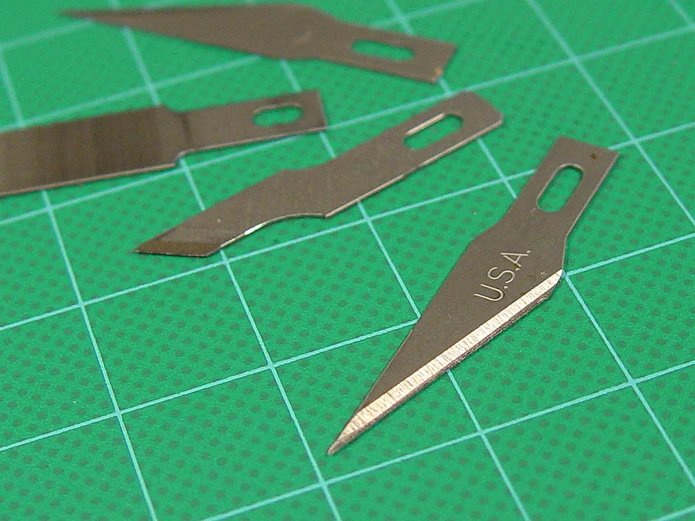 Нож N1 и набор из пяти разных лезвий