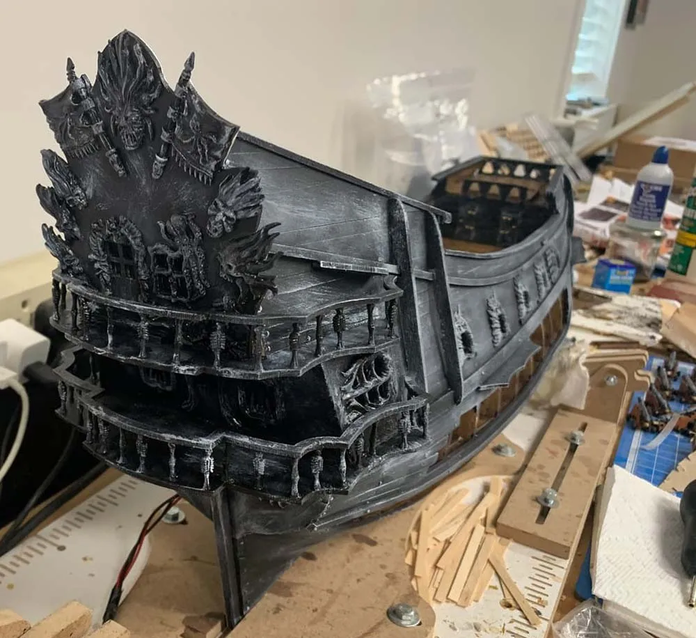 модель корабля своими руками Flying Dutchman (Летучий Голландец) с подсветкой и основанием