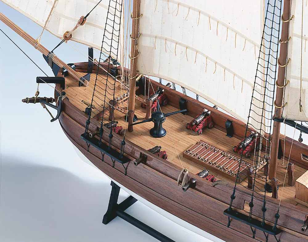 модель корабля Adventure pirate schooner