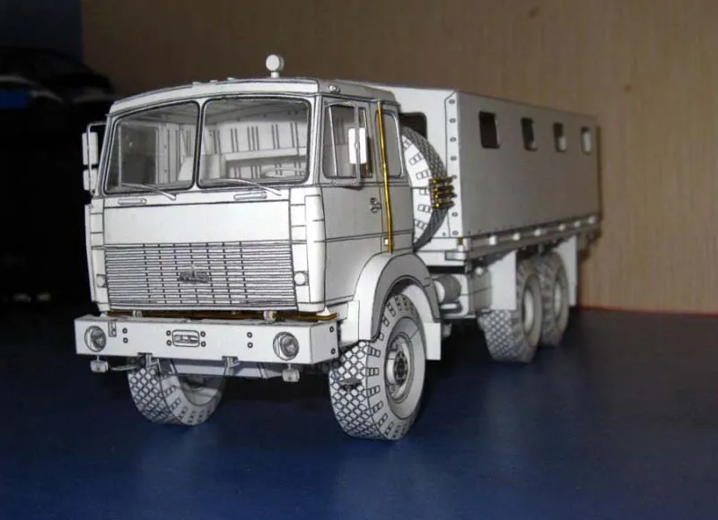 Модель из бумаги грузовой автомобиль