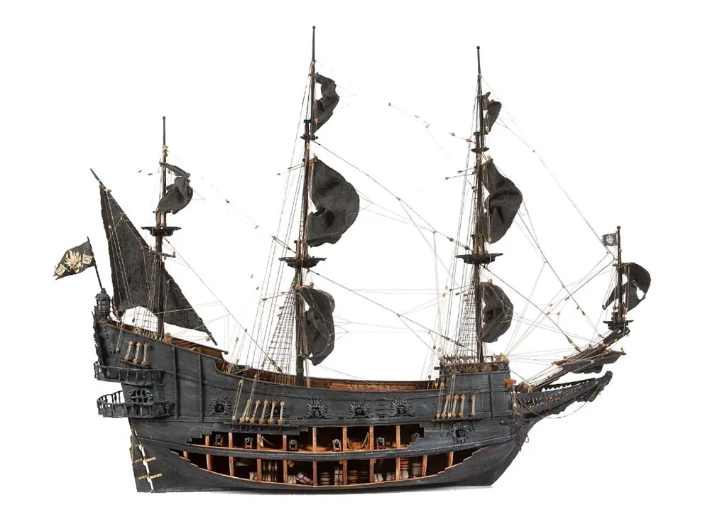 модель корабля своими руками Flying Dutchman (Летучий Голландец) с подсветкой и основанием