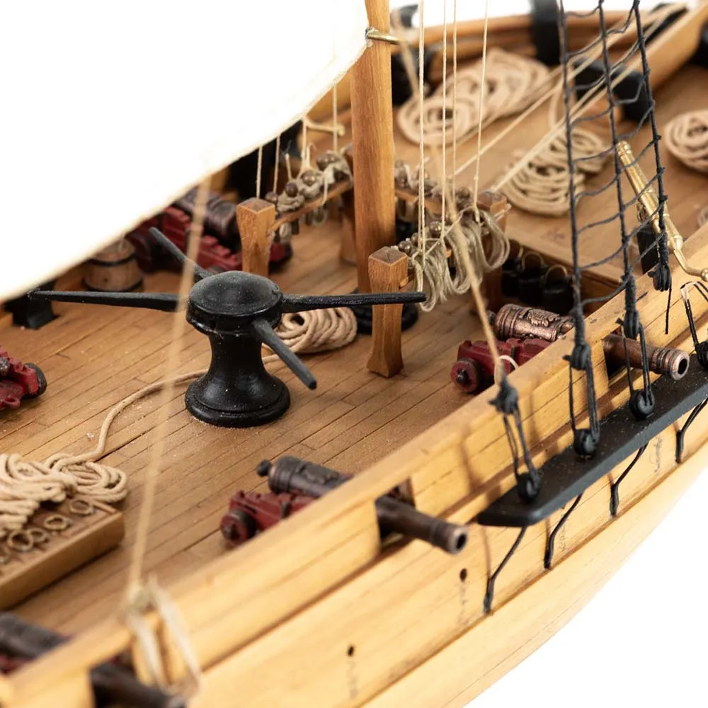 Пиратская шхуна (Adventure pirate schooner) + (Полный набор инструментов, клея и краски)