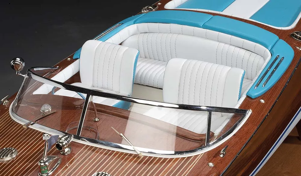 Гоночный катер Riva Aquarama 1970 + (Полный набор инструментов, клея и лак)
