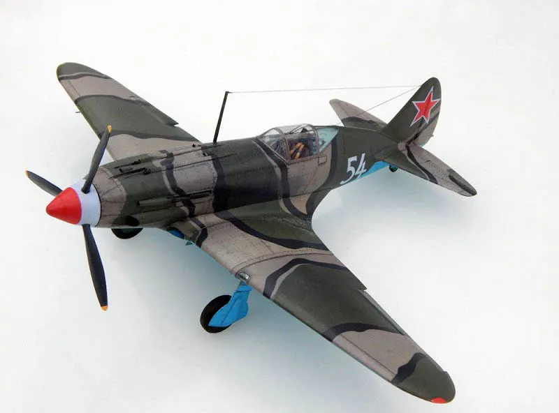 Модель из картона истребитель