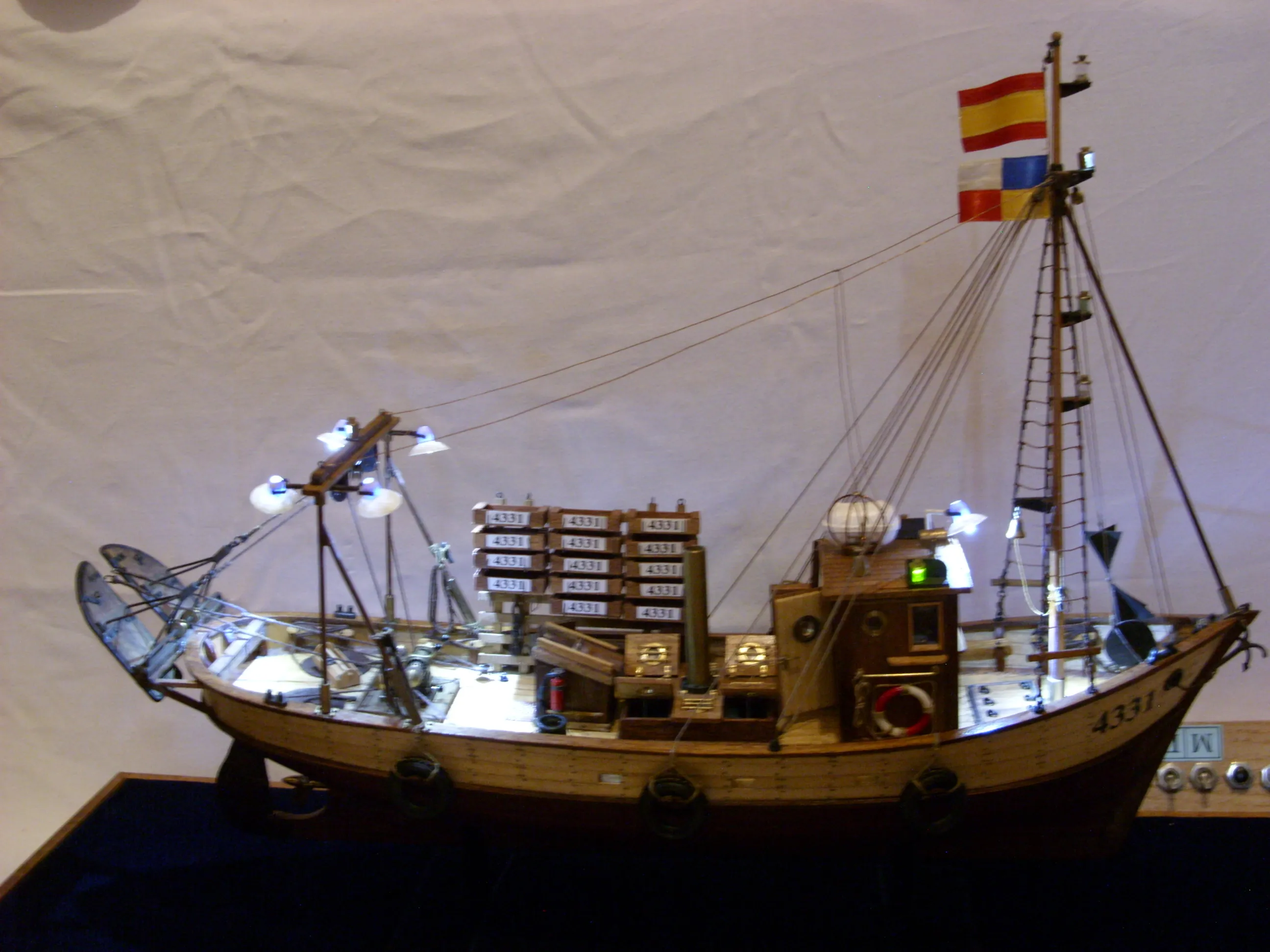 Модель корабля Испанский рыболовный траулер "MARE NOSTRUM" - Верфь на Столе