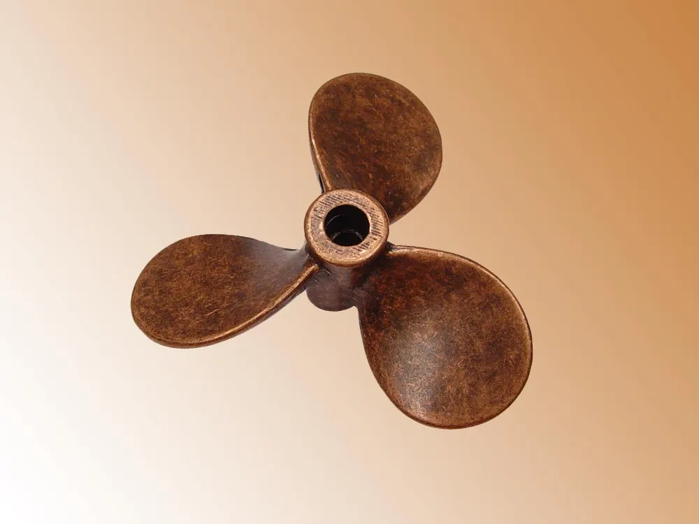 Винт трехлопастной правый, металл, 50мм