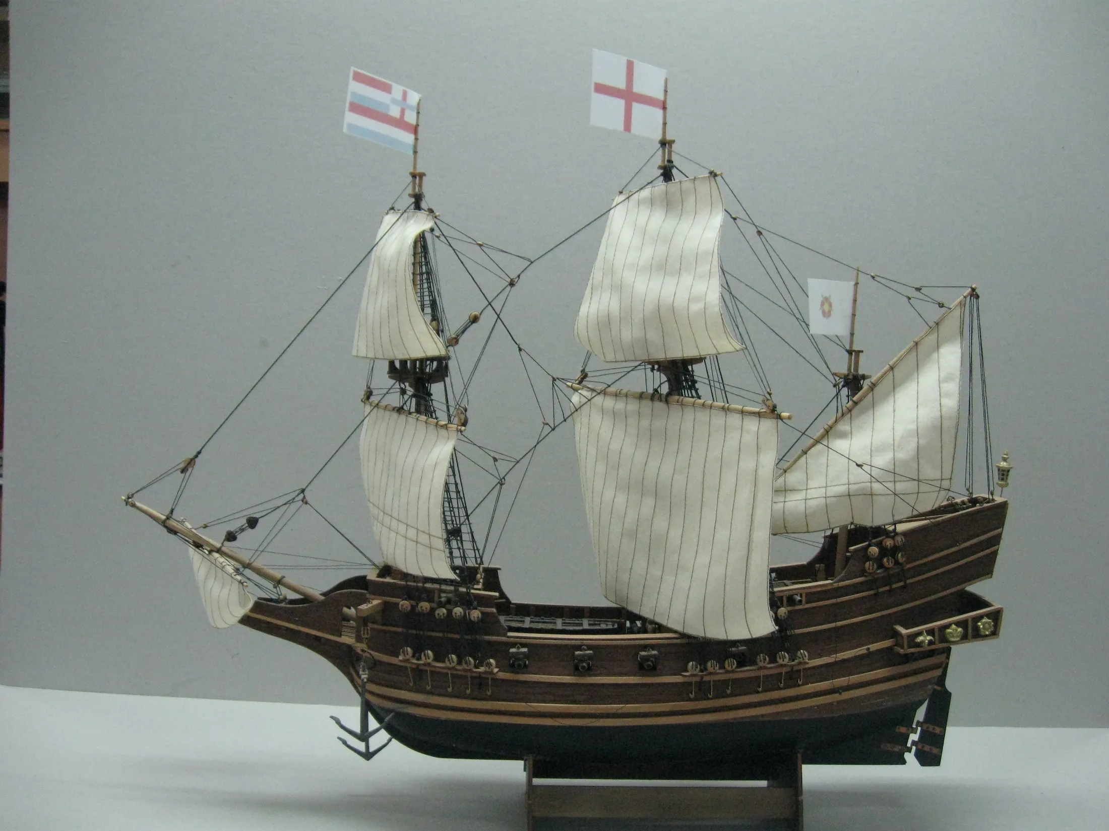 Модель корабля Галеон Золотая Лань - Верфь на Столе