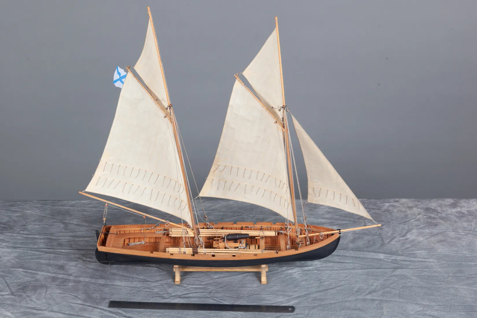 Модель корабля 16-ти весельный катер с парусным вооружением - Верфь на Столе
