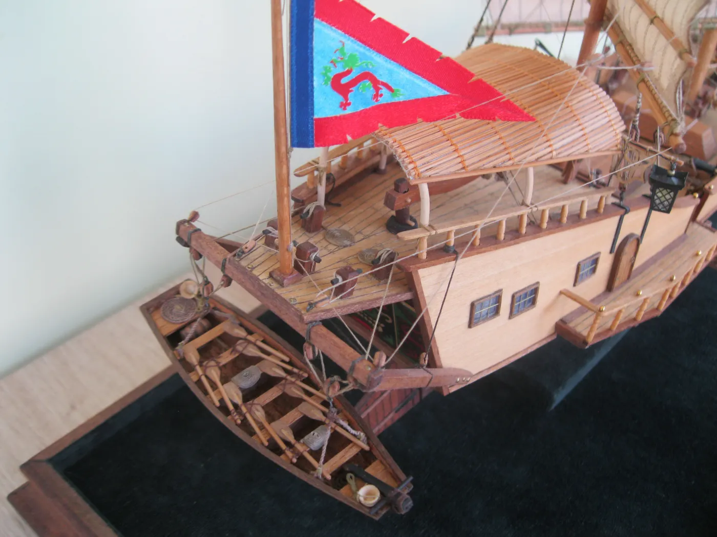 Модель корабля Джонка „RED DRAGON“  - Верфь на Столе