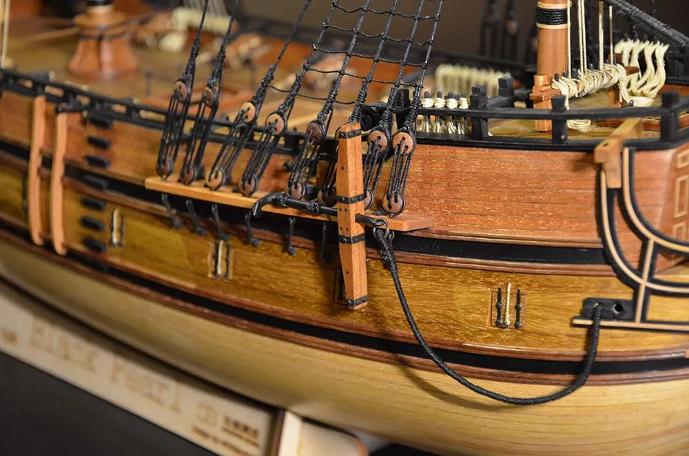 модель корабля для сборки Black Pearl (Черная Жемчужина), большая версия