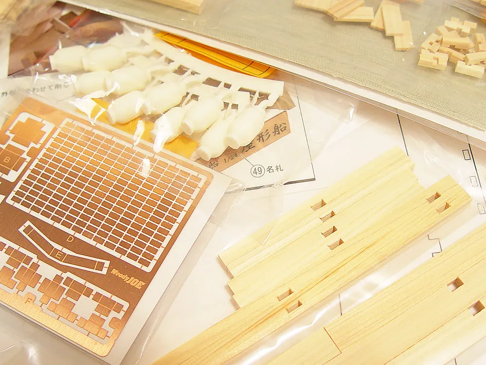 деревянная модель парусника Yakatabune с подсветкой