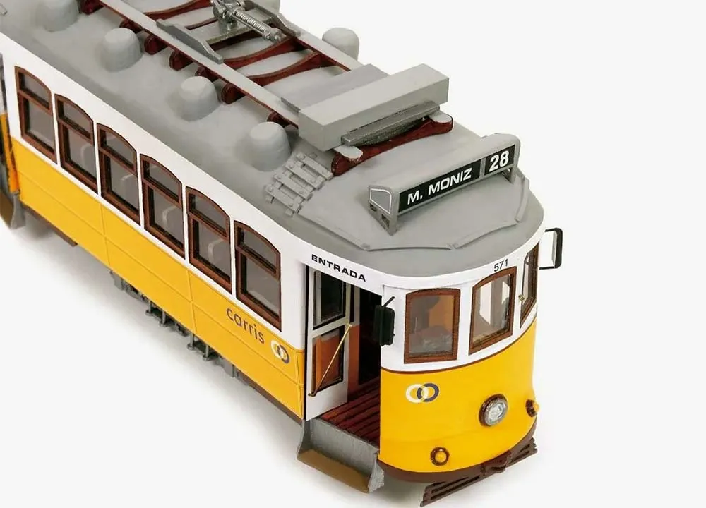 Сборная модель трамвая Lisboa + (Полный набор инструментов, клея и краски)