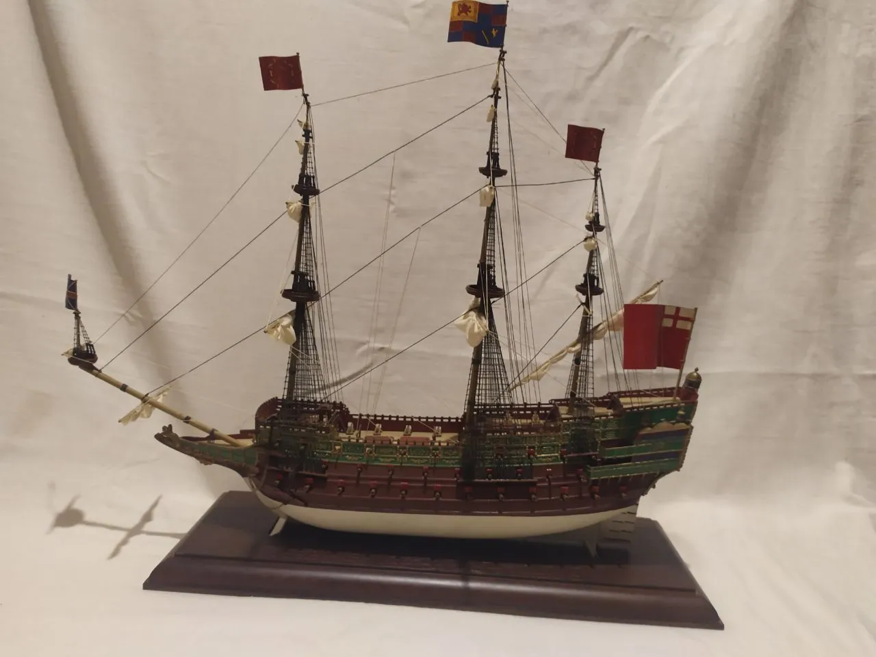 Модель корабля Галеон "Соверен оф зе Сиз" - Верфь на Столе