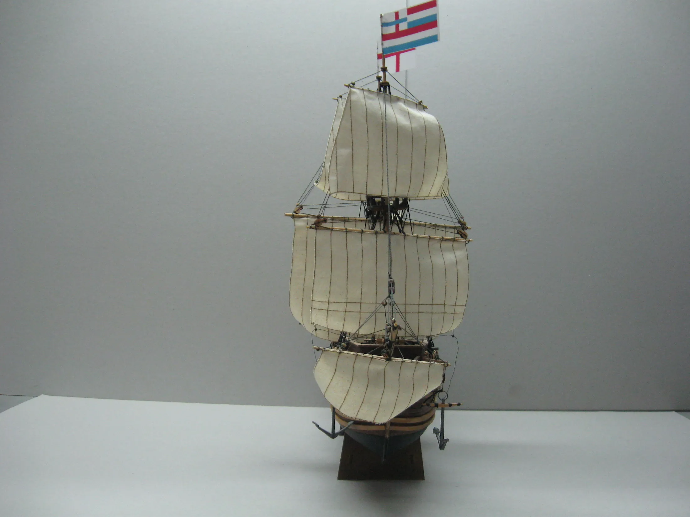 Модель корабля Галеон Золотая Лань - Верфь на Столе