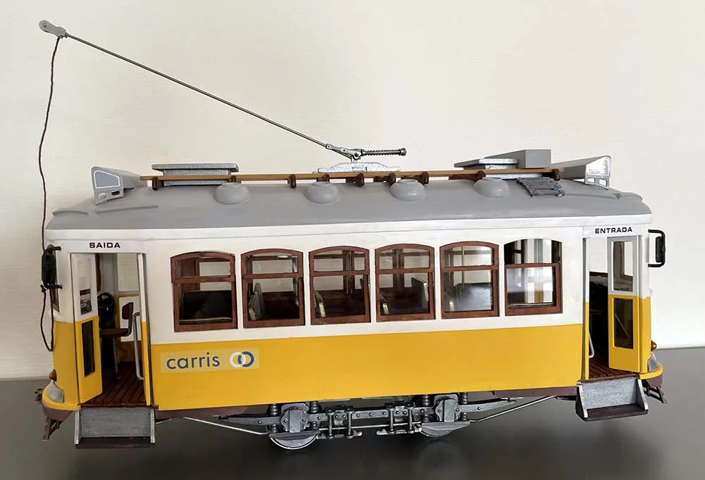 Сборная модель трамвая Lisboa + (Полный набор инструментов, клея и краски)