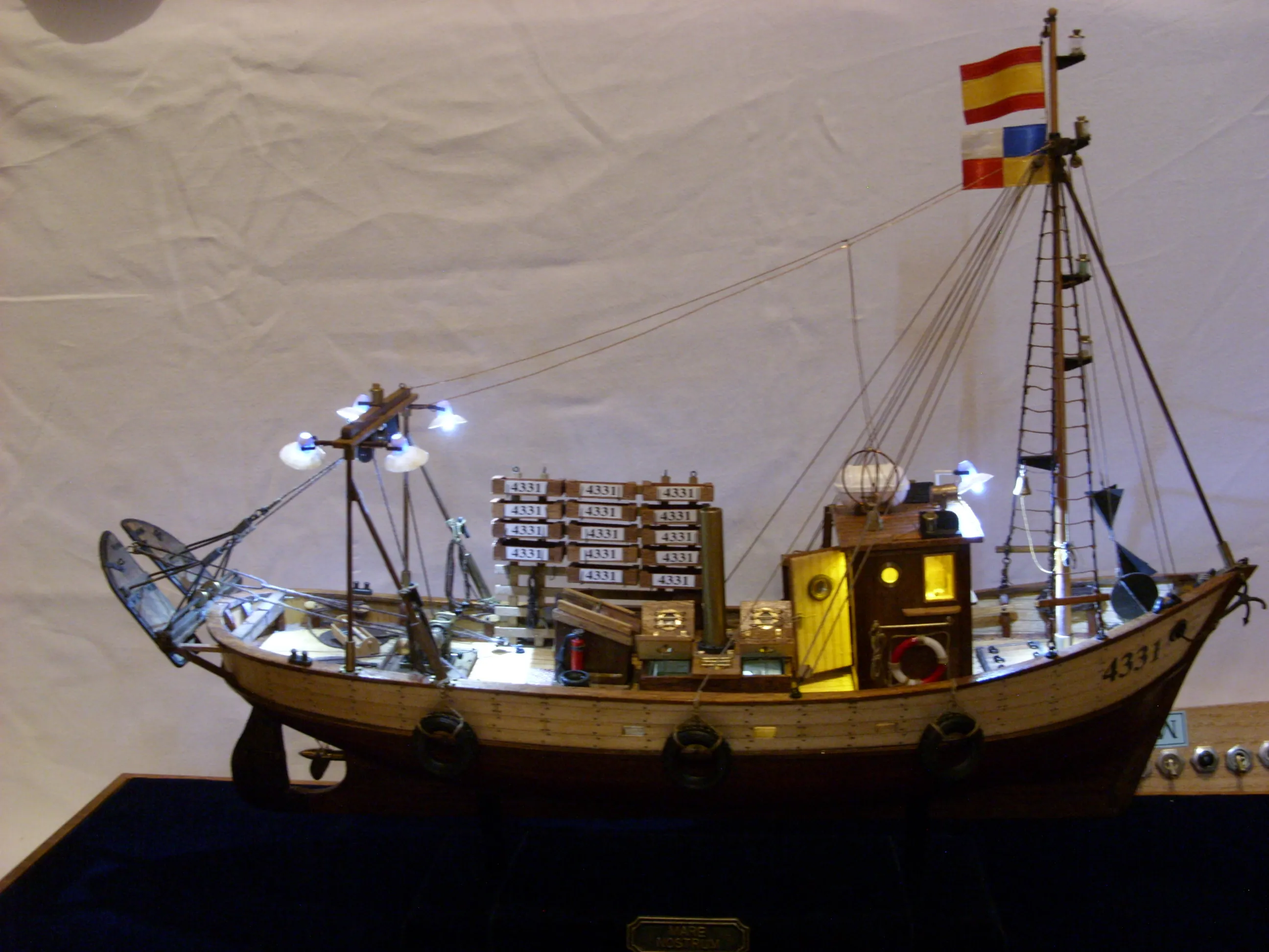 Модель корабля Испанский рыболовный траулер "MARE NOSTRUM" - Верфь на Столе