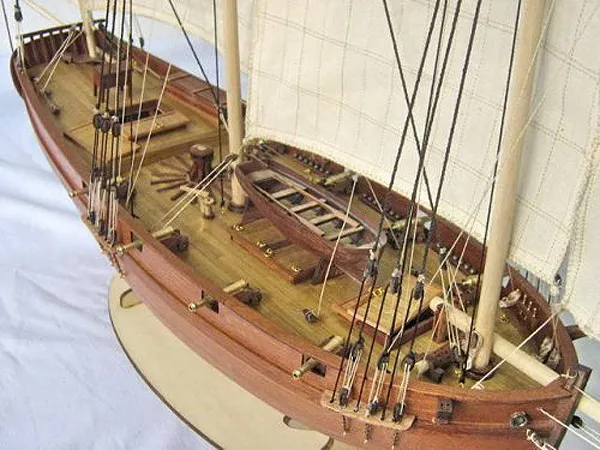 модель корабля для сборки Le Coureur 1776