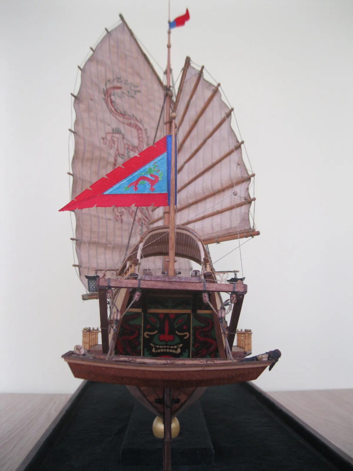 Модель корабля Джонка „RED DRAGON“  - Верфь на Столе