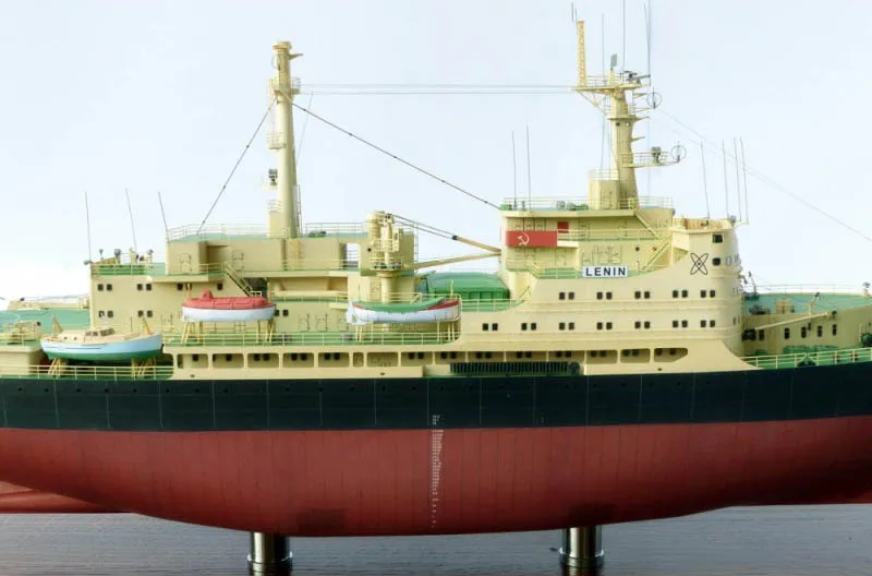 Модель из бумаги Ледокол