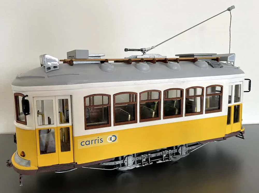 Сборная модель трамвая Lisboa + (Полный набор инструментов, клея и краски)