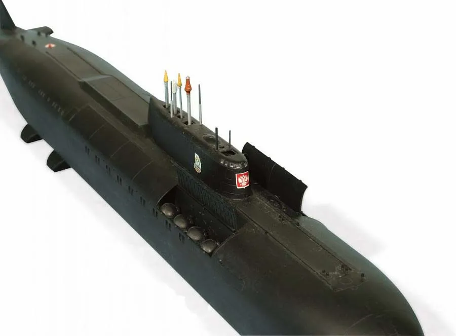 Российский атомный подводный ракетный крейсер К-141 "Курск" (подарочный набор)
