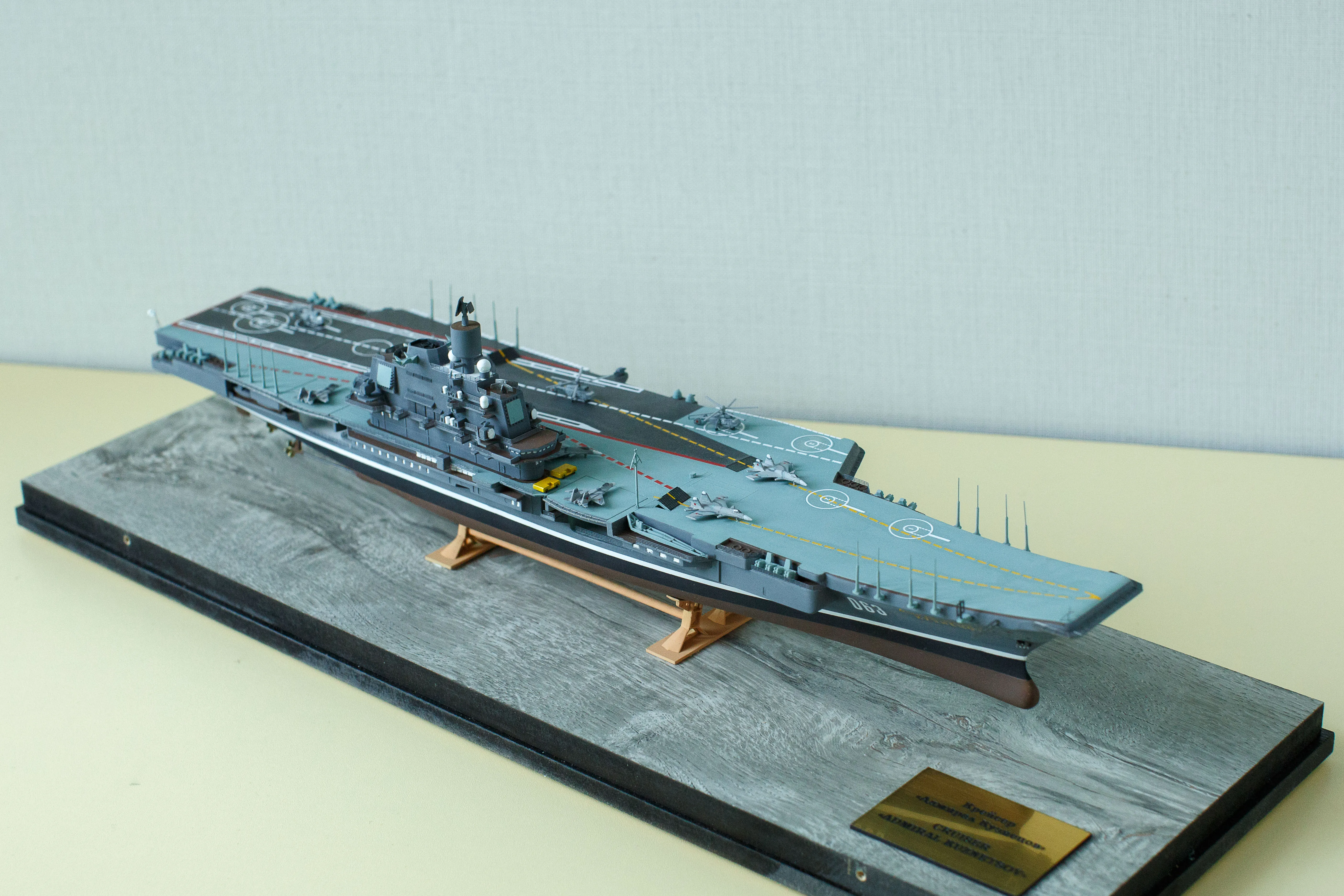 Модель корабля Авианесущий крейсер "Адмирал Кузнецов" - Верфь на Столе