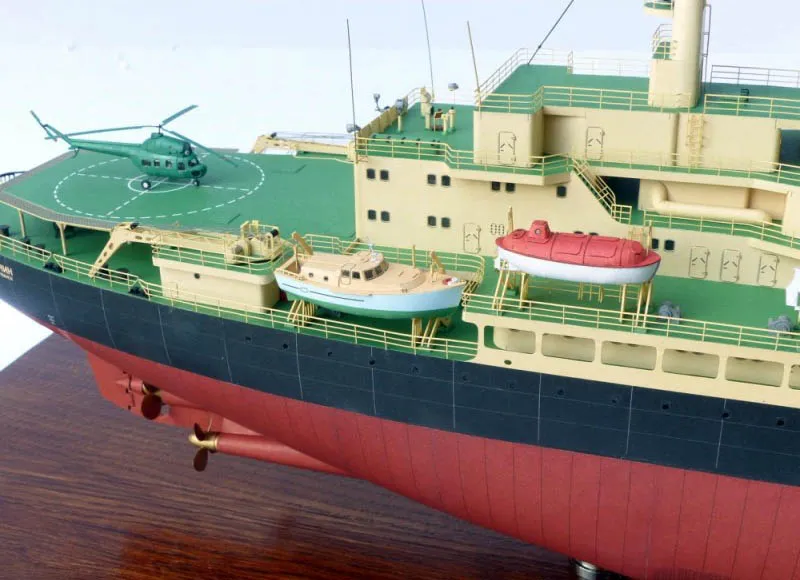 Модель из бумаги Ледокол