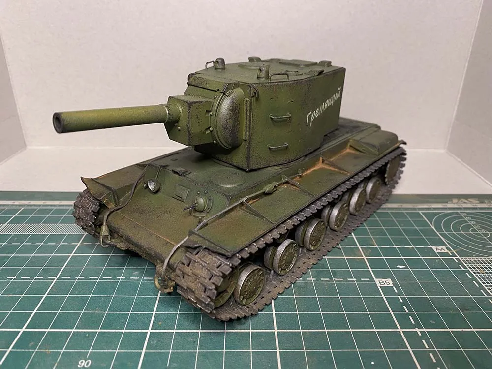 Советский тяжелый танк КВ-2