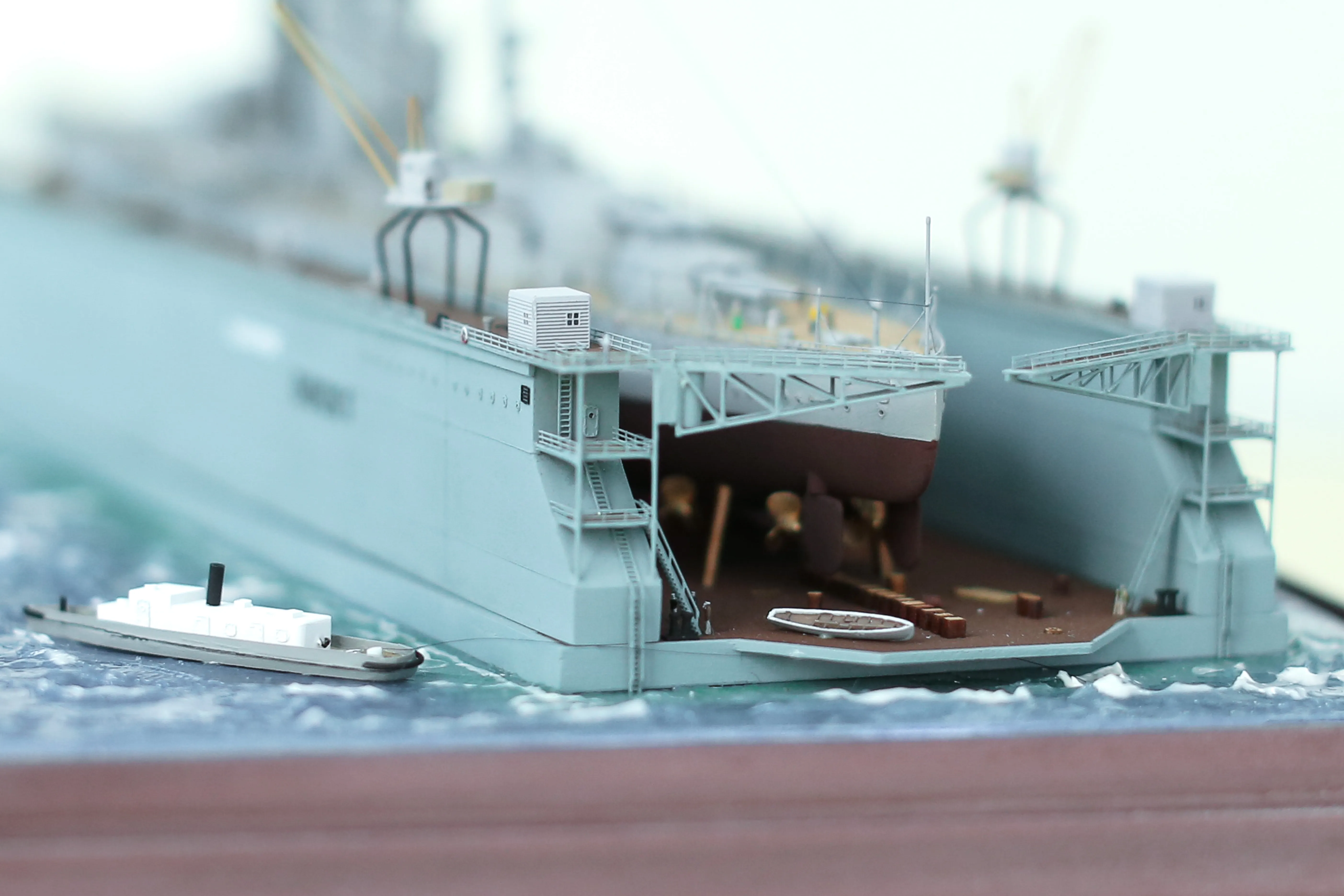 Модель корабля Линкор "Квин Элизабет" в доке - Верфь на Столе