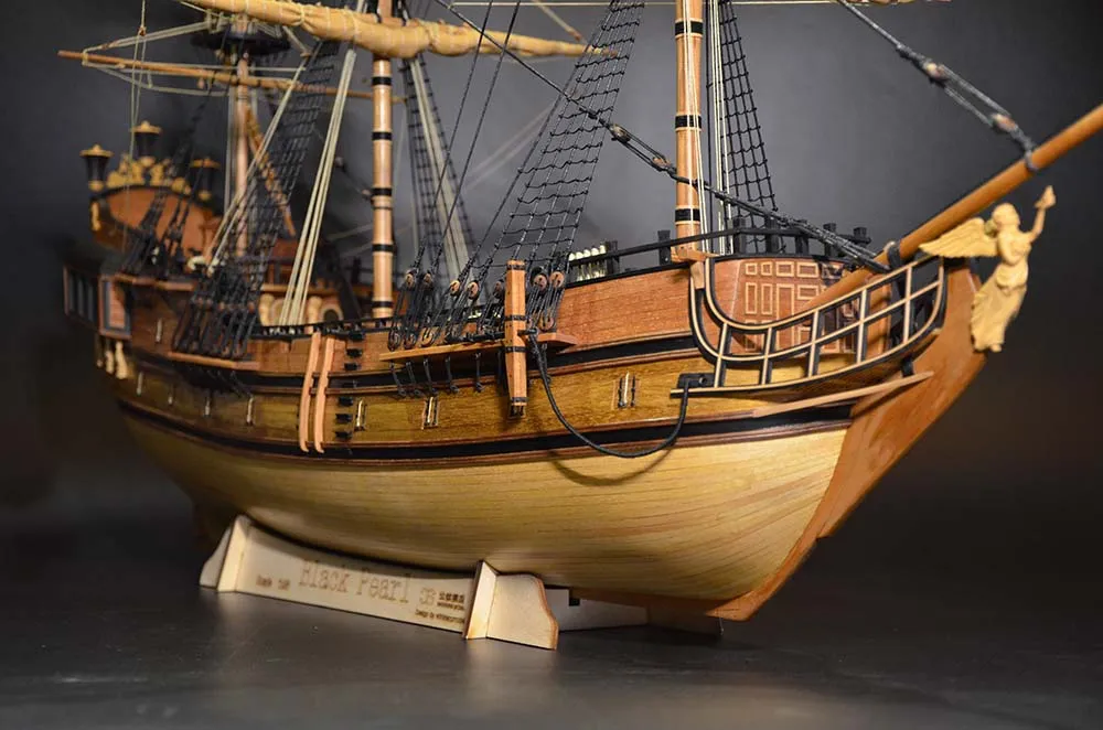 модель корабля для сборки Black Pearl (Черная Жемчужина), большая версия