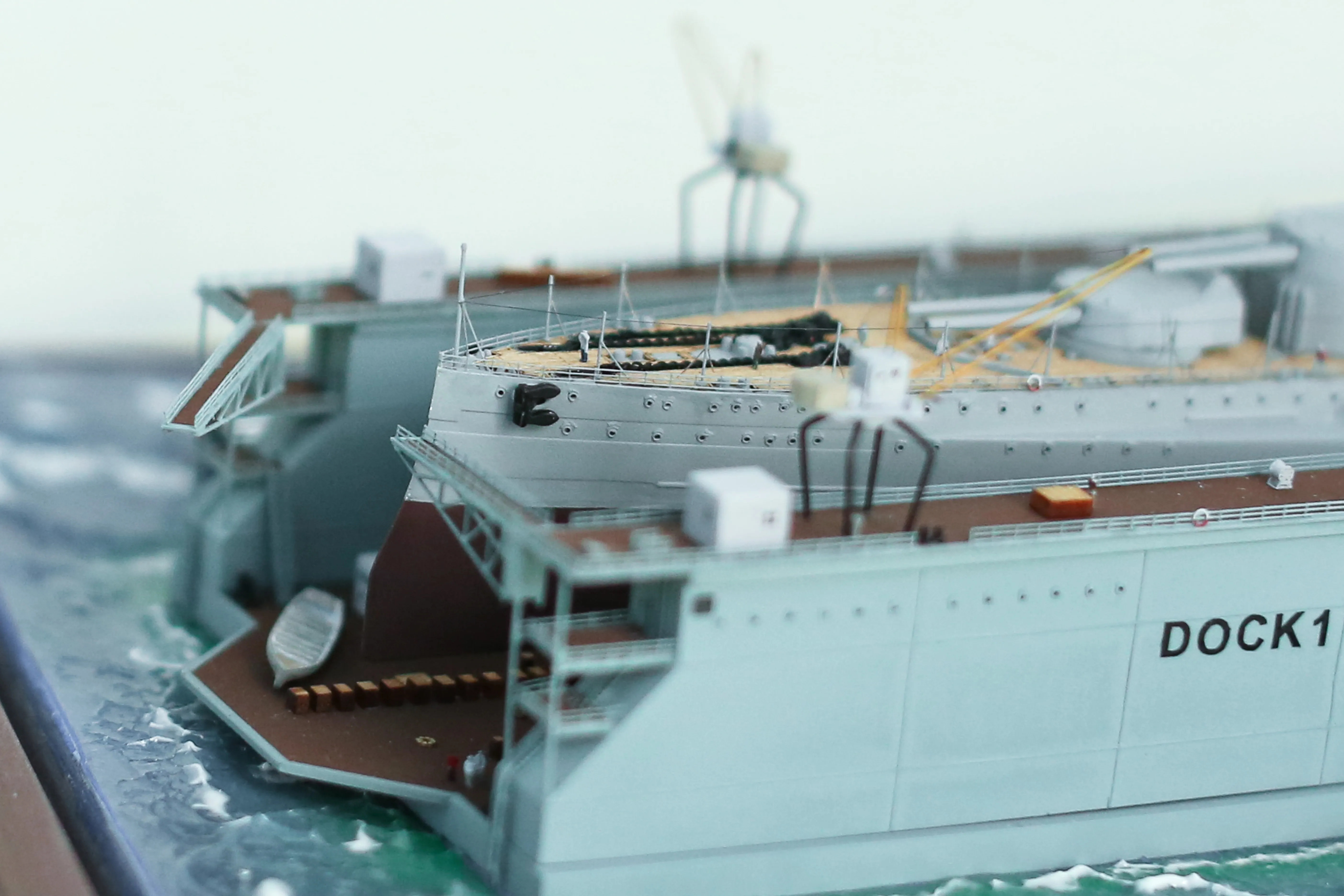 Модель корабля Линкор "Квин Элизабет" в доке - Верфь на Столе