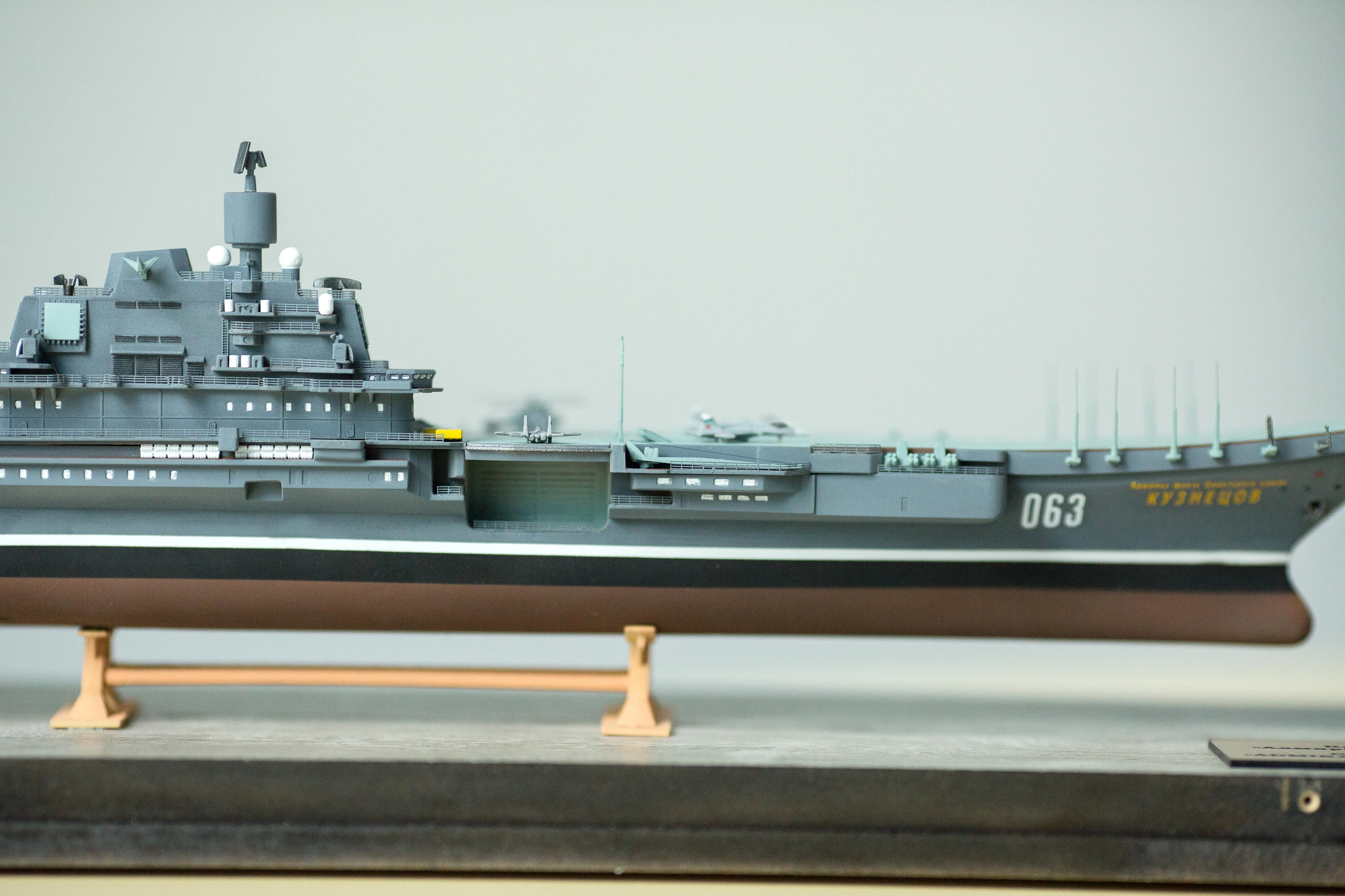 Модель корабля Авианесущий крейсер "Адмирал Кузнецов" - Верфь на Столе