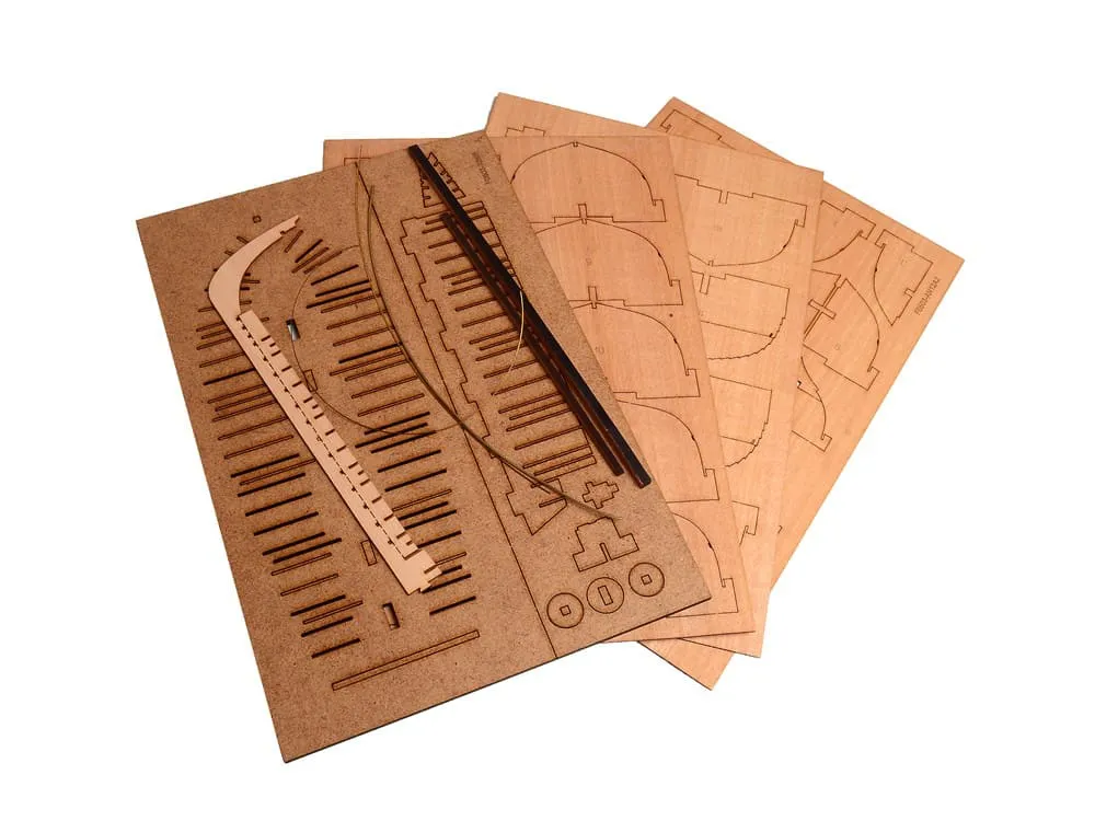 Модель Ял со снабжением четырехвесельный 1:24 с парусом