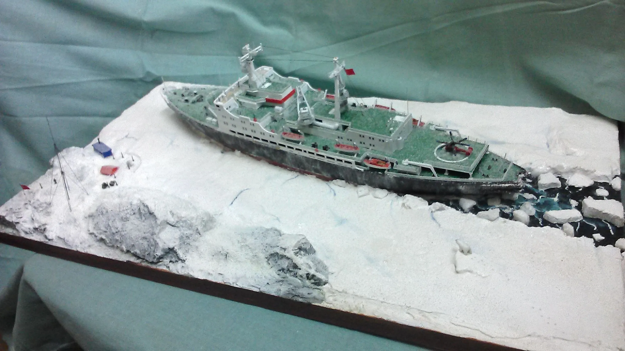 Модель корабля Ледокол «Ленин» во льдах - Верфь на Столе
