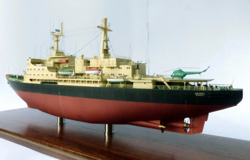 Модель из бумаги Ледокол