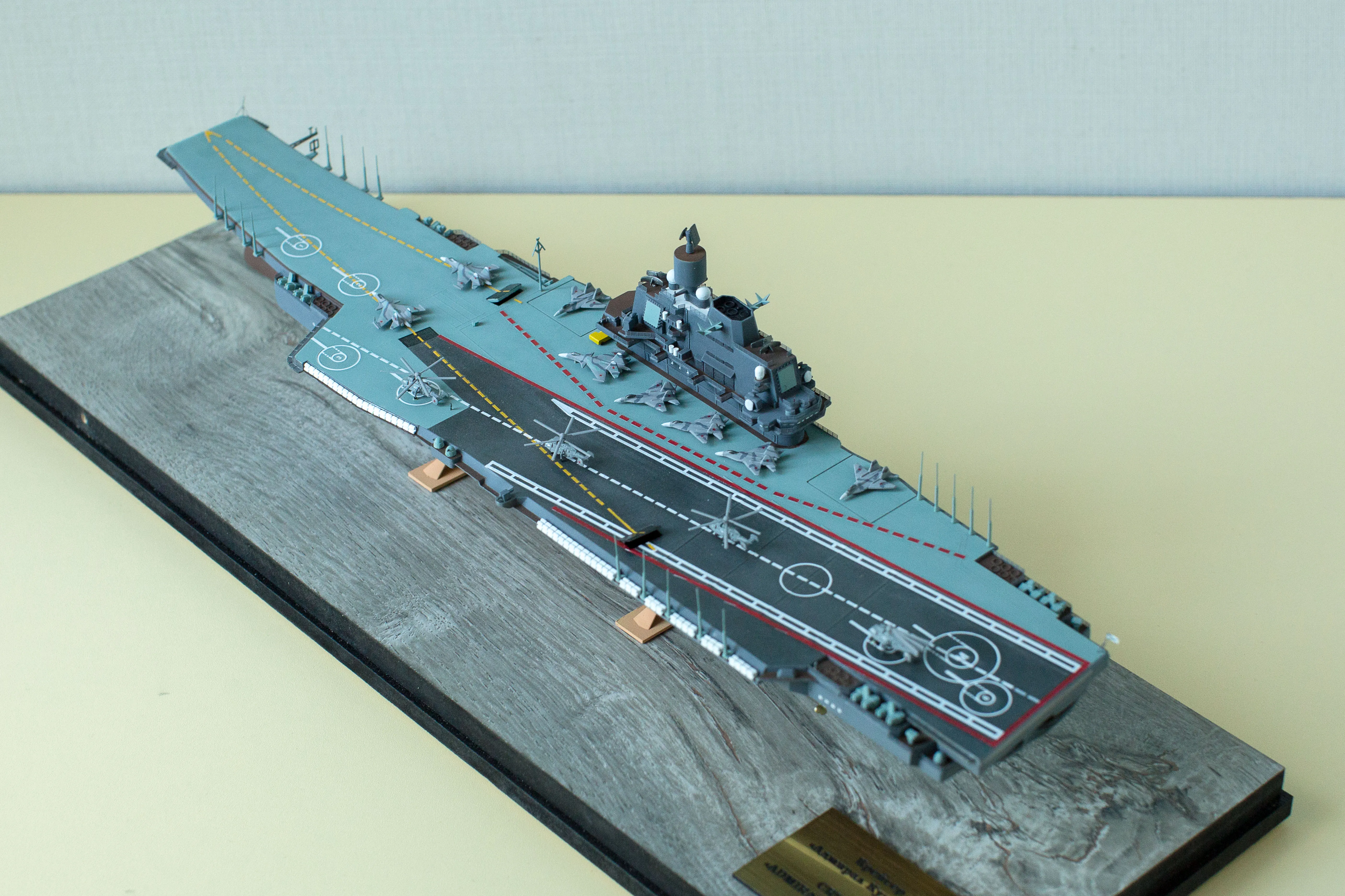 Модель корабля Авианесущий крейсер "Адмирал Кузнецов" - Верфь на Столе